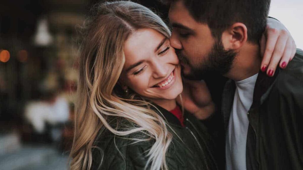 9 Signs He Loves You Even If He Doesn’t Say It