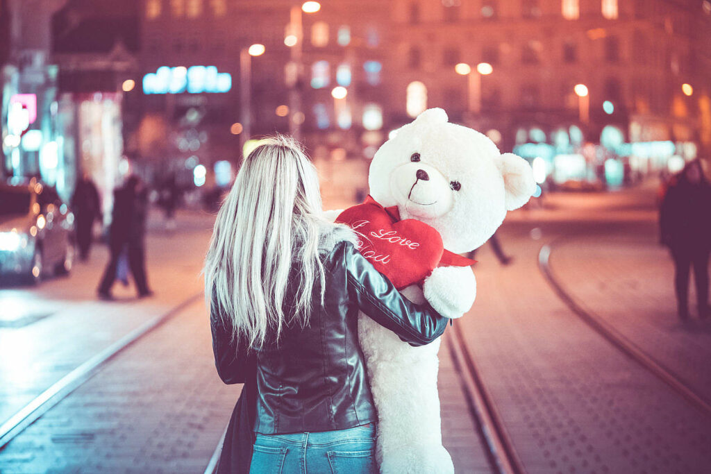Alone On St. Valentine’s Day? 9 Steps To Feel Happy Being Single