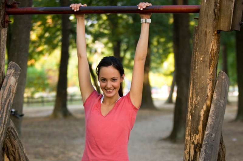 Dead Hang Exercise Benefits: You Can Do It Every Day!