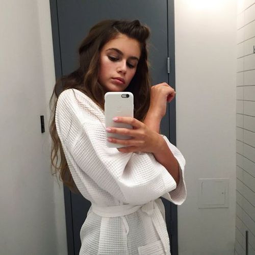 50+ Cute Selfie Poses Ideas & Tips for Girls (Best for Instagram User)