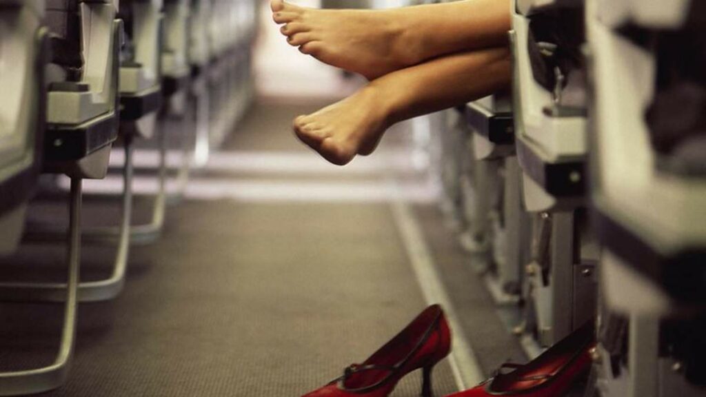 15 Things Not To Wear On A Plane