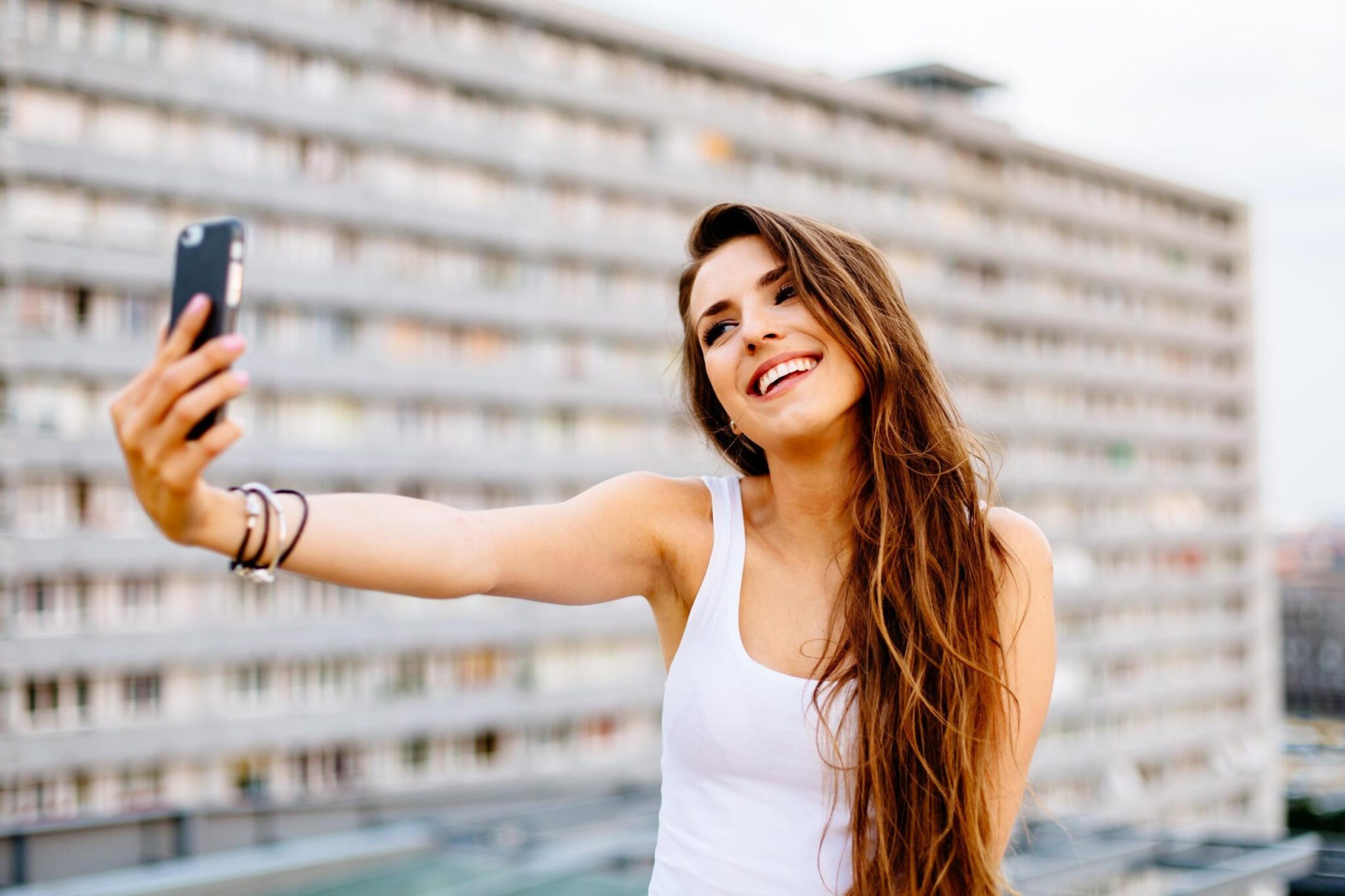 Taking Selfies: Is It Good Or Bad? Pros And Cons Closer Look